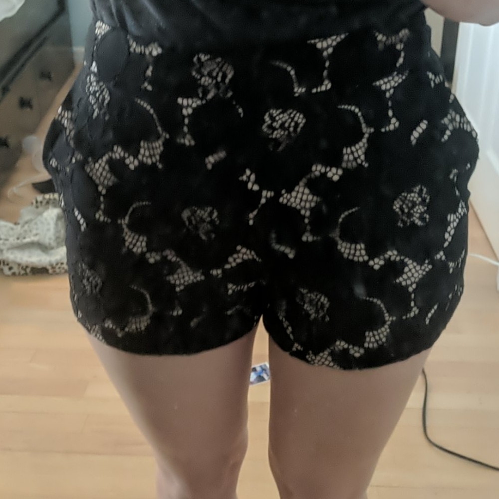 Express Tan an black flower lace patterned shorts